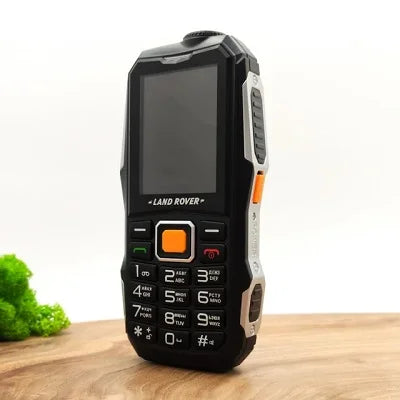 LAND ROVER – ROBUSAN MOBILNI TELEFON SA SNAŽNOM BATERIJOM I LED LAMPOM