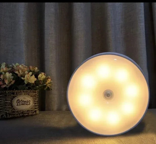 LED lampa punjiva sa senzorom pokreta – svetlo kada vam je potrebno